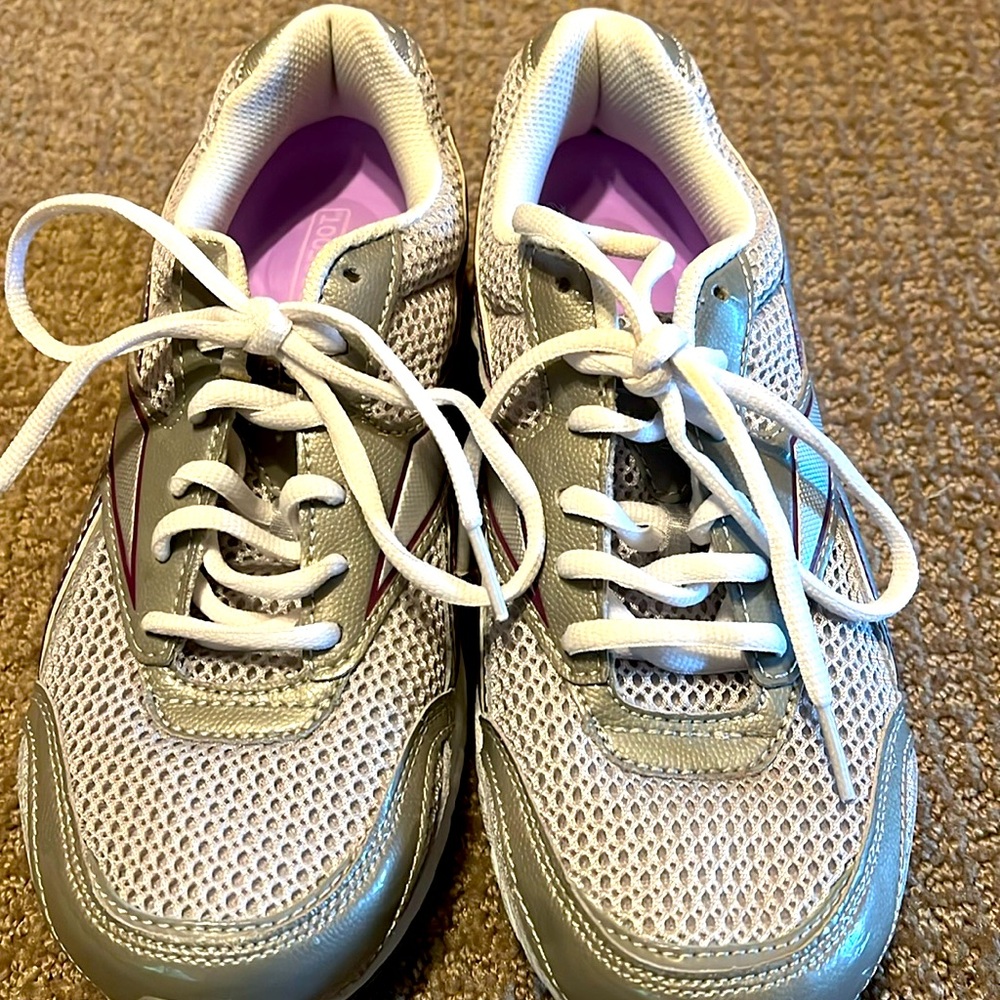 Reebok PRoFOOT Mesh Sneakers in Gray and White